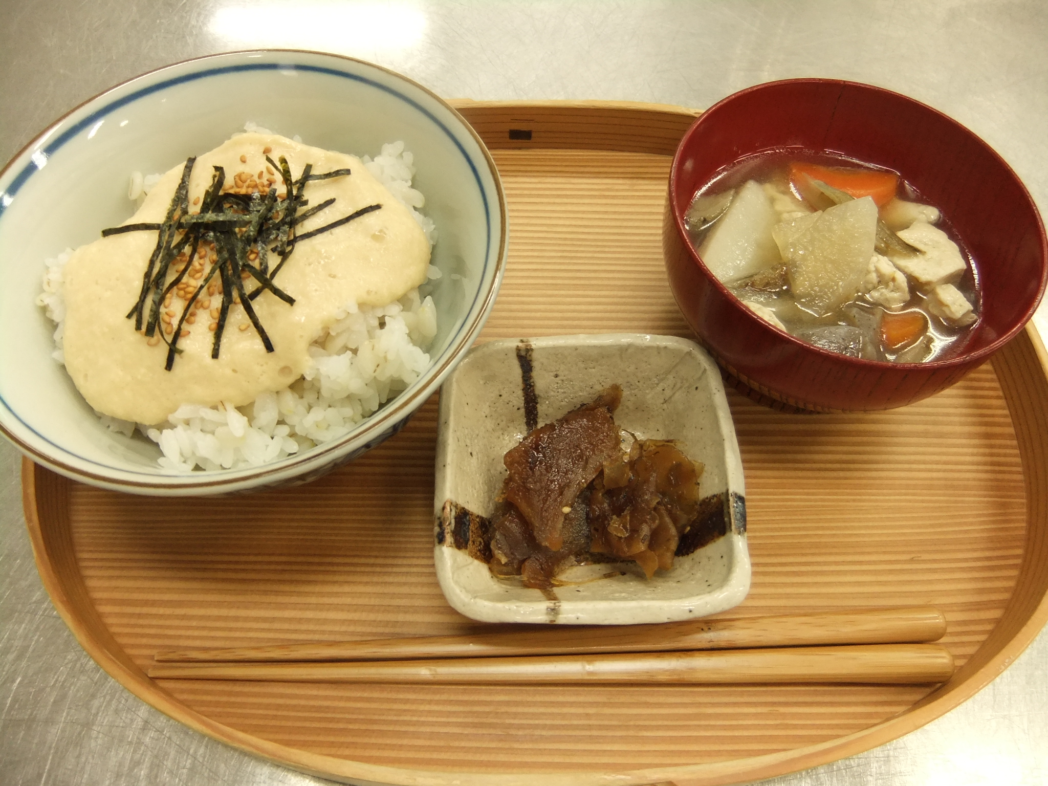 軽食 麦とろご飯 とらや工房